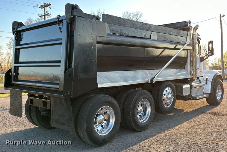 image for item OM9308 2022 Peterbilt  567 dump truck