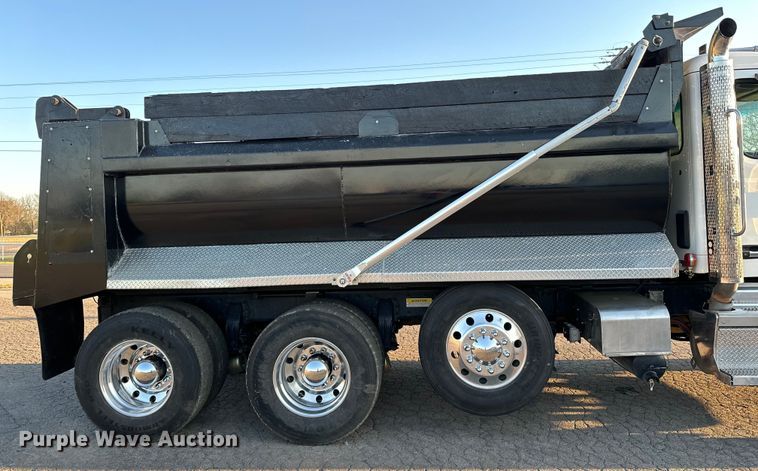 image for item OM9308 2022 Peterbilt  567 dump truck