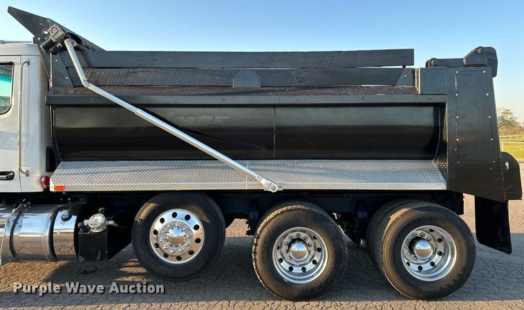image for item OM9308 2022 Peterbilt  567 dump truck