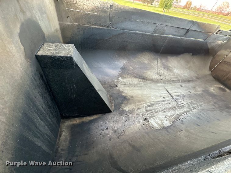 image for item OM9308 2022 Peterbilt  567 dump truck