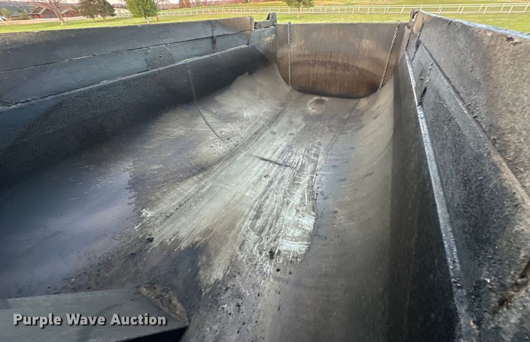 image for item OM9308 2022 Peterbilt  567 dump truck