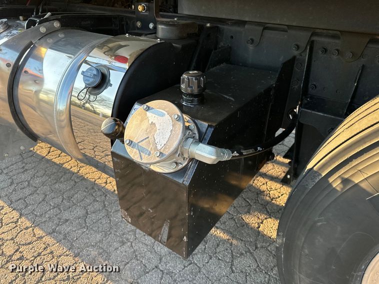 image for item OM9308 2022 Peterbilt  567 dump truck