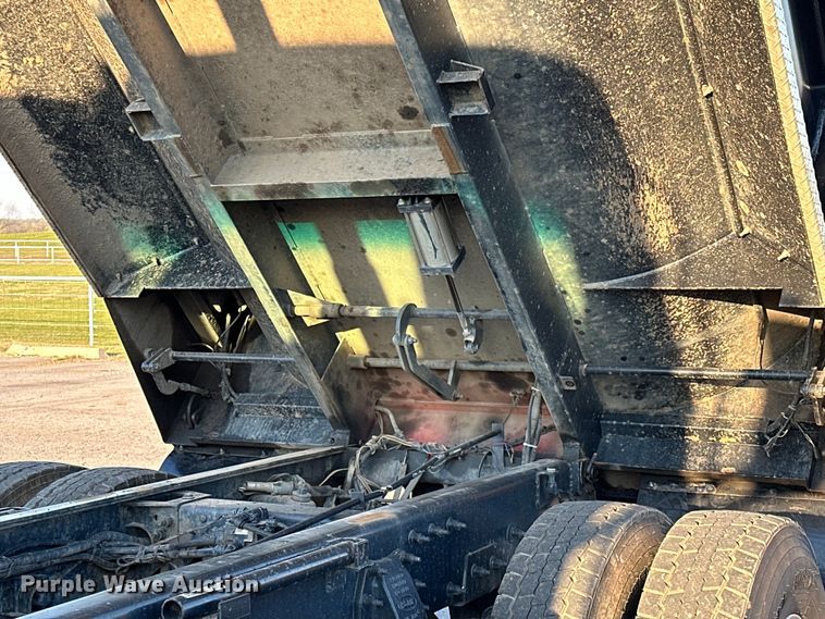 image for item OM9308 2022 Peterbilt  567 dump truck