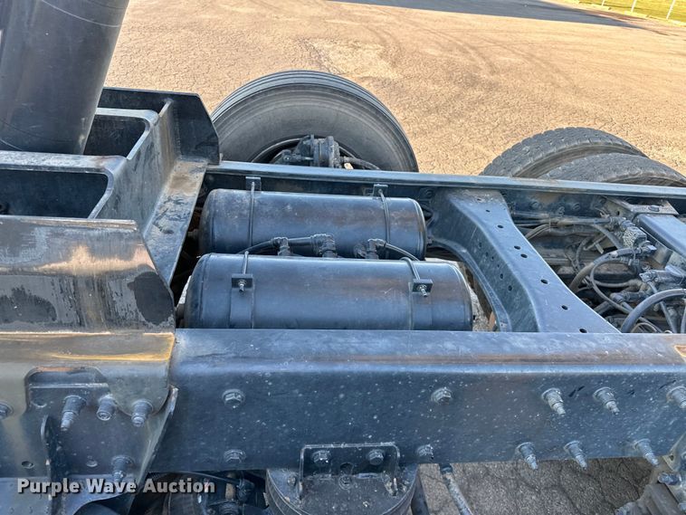 image for item OM9308 2022 Peterbilt  567 dump truck