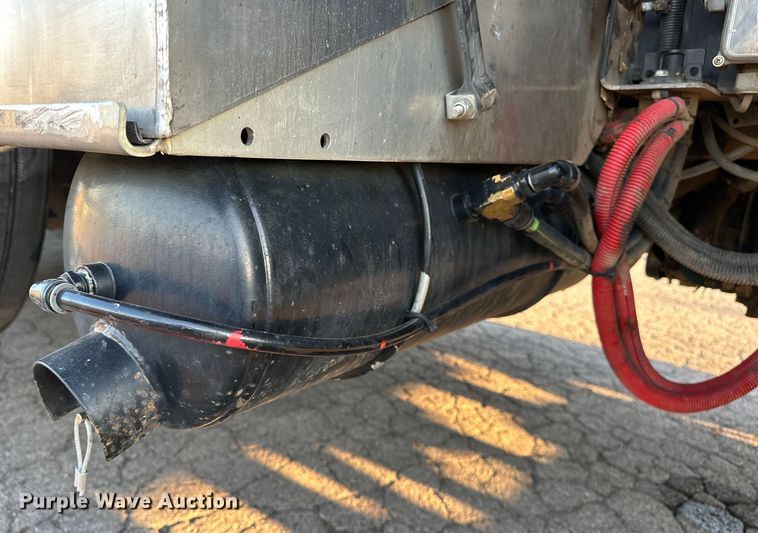 image for item OM9308 2022 Peterbilt  567 dump truck