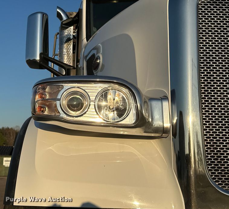 image for item OM9308 2022 Peterbilt  567 dump truck