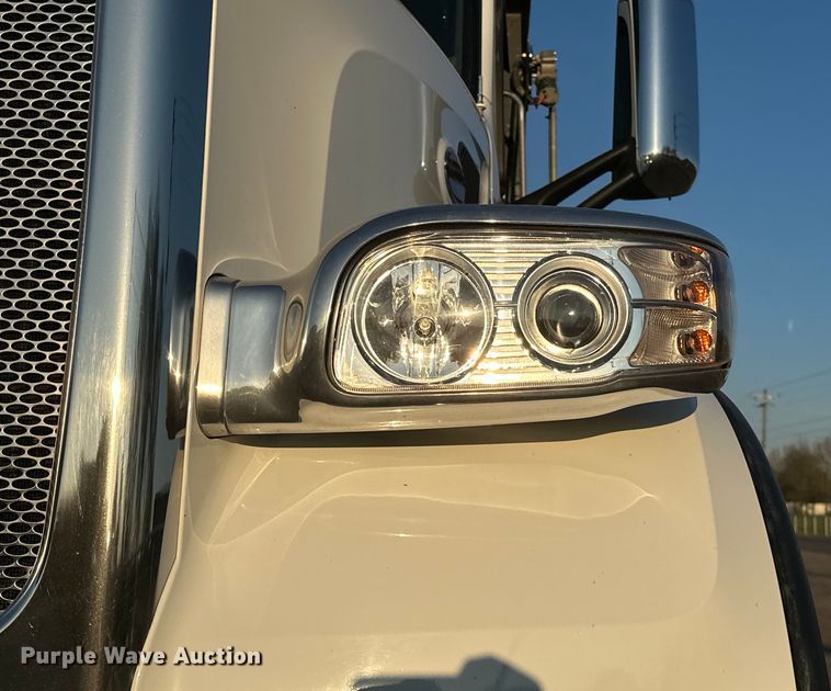 image for item OM9308 2022 Peterbilt  567 dump truck