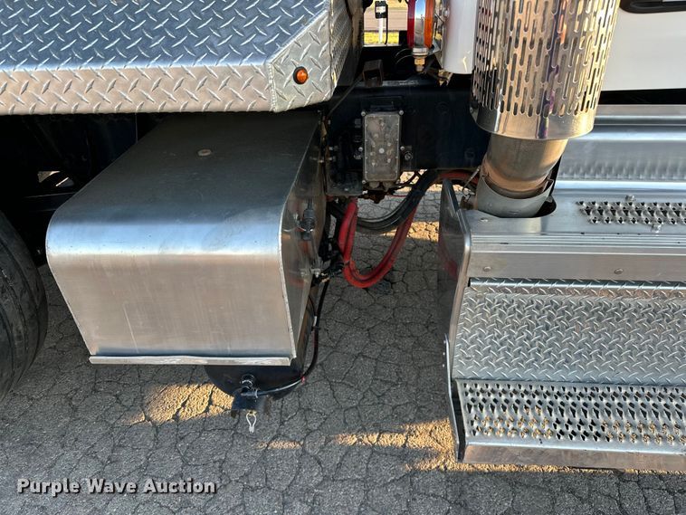 image for item OM9308 2022 Peterbilt  567 dump truck