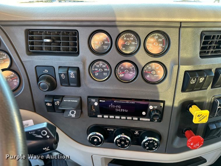 image for item OM9308 2022 Peterbilt  567 dump truck