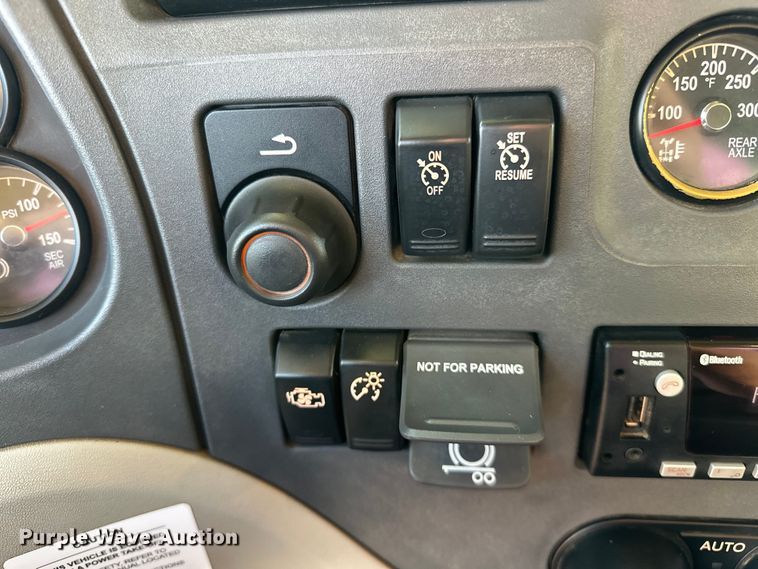 image for item OM9308 2022 Peterbilt  567 dump truck