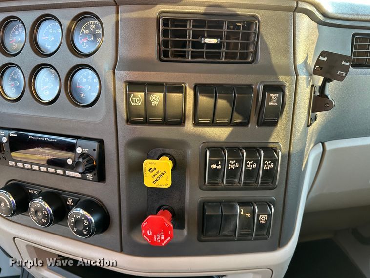 image for item OM9308 2022 Peterbilt  567 dump truck