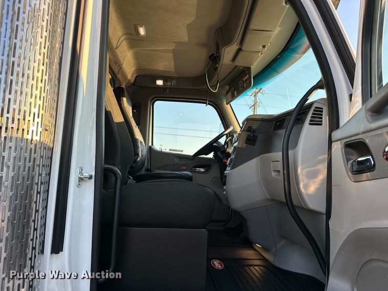 image for item OM9308 2022 Peterbilt  567 dump truck