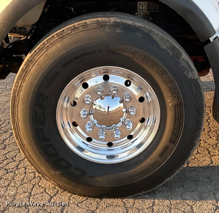 image for item OM9308 2022 Peterbilt  567 dump truck