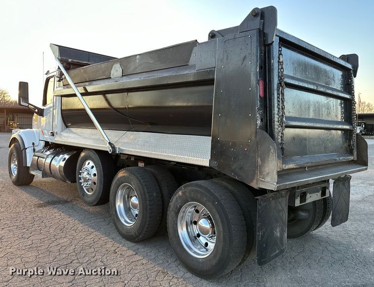 image for item OM9309 2021 Peterbilt  567 dump truck