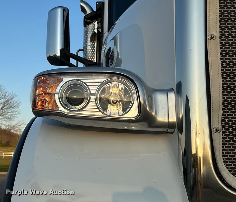 image for item OM9309 2021 Peterbilt  567 dump truck
