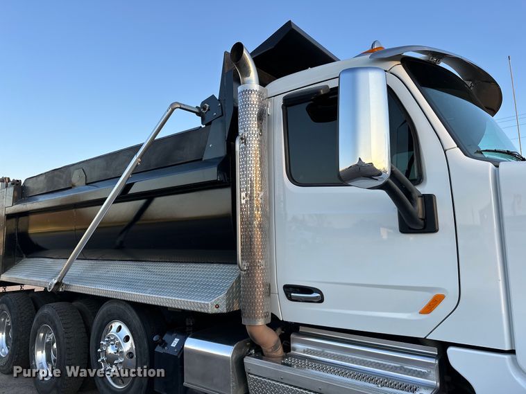 image for item OM9309 2021 Peterbilt  567 dump truck