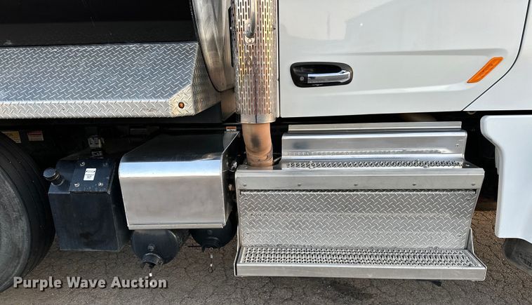 image for item OM9309 2021 Peterbilt  567 dump truck