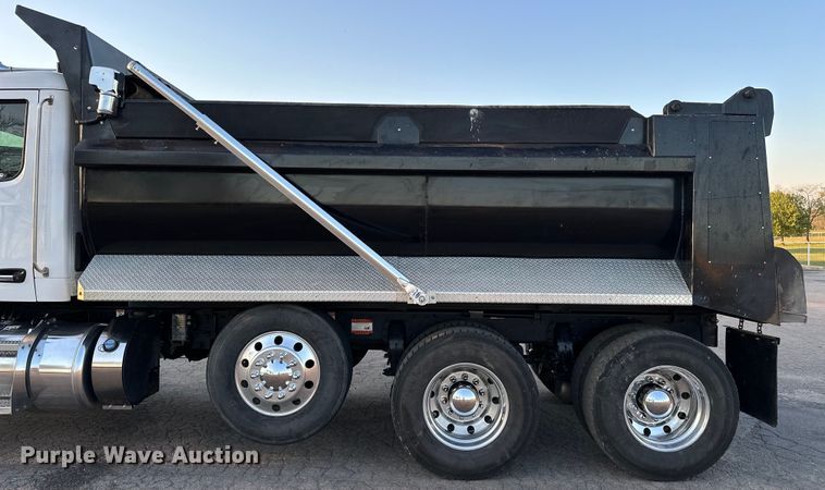 image for item OM9309 2021 Peterbilt  567 dump truck