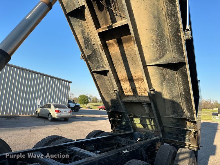 image for item OM9309 2021 Peterbilt  567 dump truck