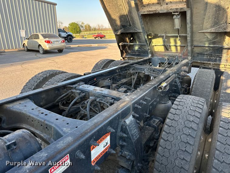 image for item OM9309 2021 Peterbilt  567 dump truck