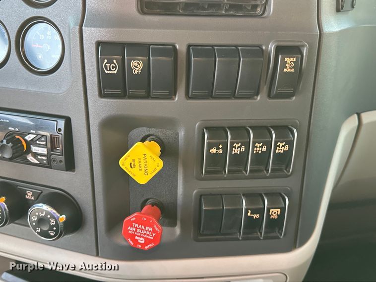 image for item OM9309 2021 Peterbilt  567 dump truck