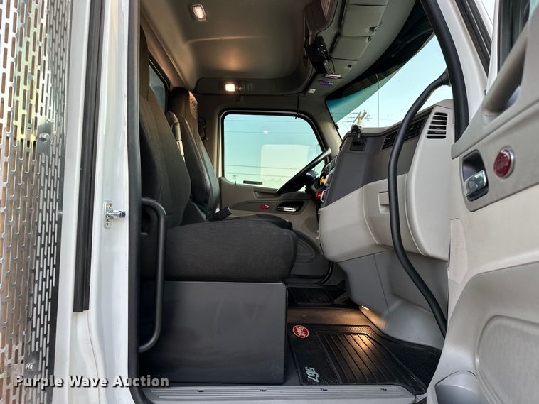 image for item OM9309 2021 Peterbilt  567 dump truck