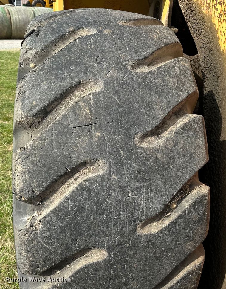 image for item OM9331 1977 Clark 125B wheel loader