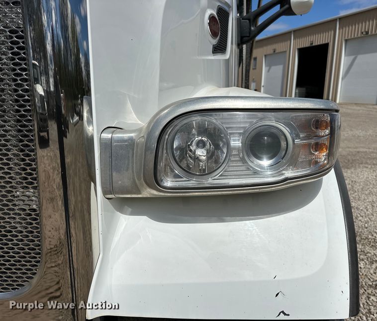 image for item OM9362 2020 Peterbilt  567 dump truck