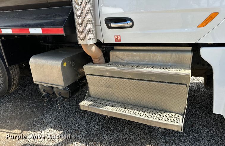 image for item OM9362 2020 Peterbilt  567 dump truck