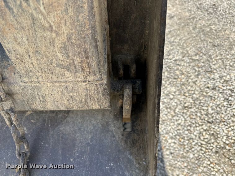 image for item OM9362 2020 Peterbilt  567 dump truck