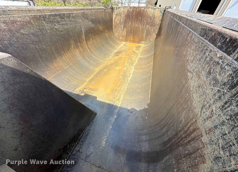 image for item OM9362 2020 Peterbilt  567 dump truck