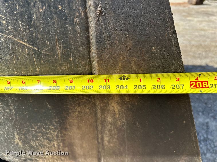 image for item OM9362 2020 Peterbilt  567 dump truck