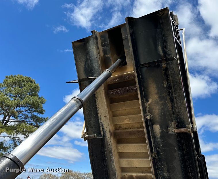 image for item OM9362 2020 Peterbilt  567 dump truck