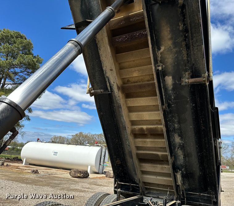 image for item OM9362 2020 Peterbilt  567 dump truck