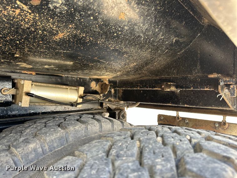 image for item OM9362 2020 Peterbilt  567 dump truck