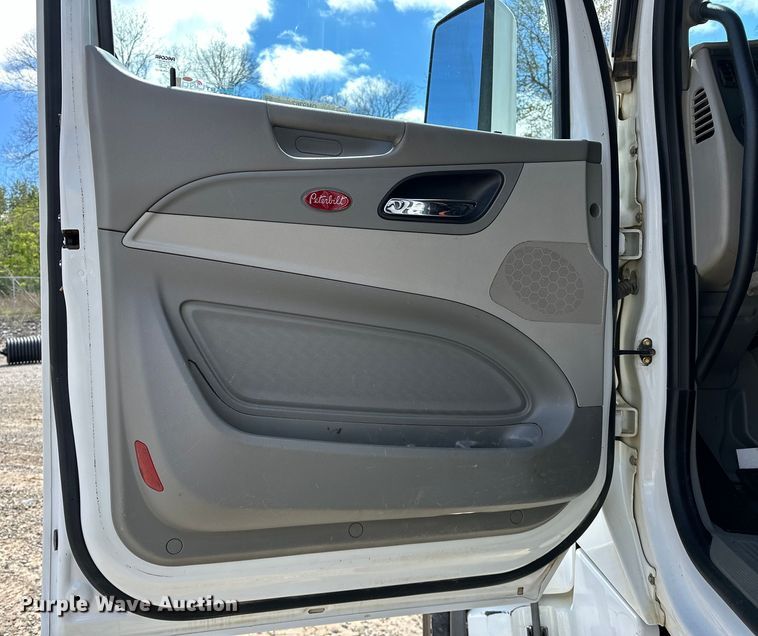 image for item OM9362 2020 Peterbilt  567 dump truck