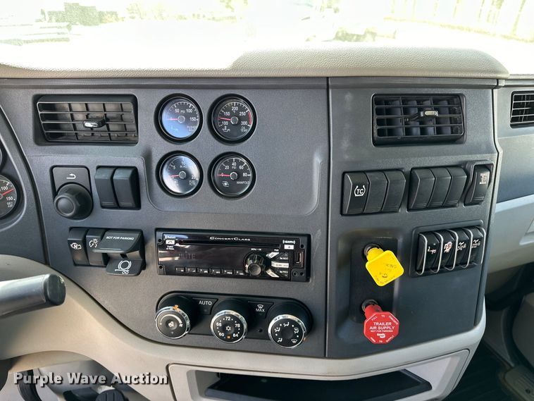 image for item OM9362 2020 Peterbilt  567 dump truck