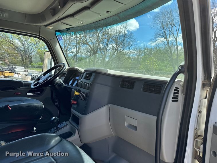 image for item OM9362 2020 Peterbilt  567 dump truck