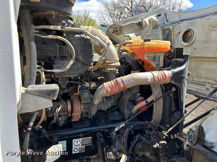 image for item OM9362 2020 Peterbilt  567 dump truck