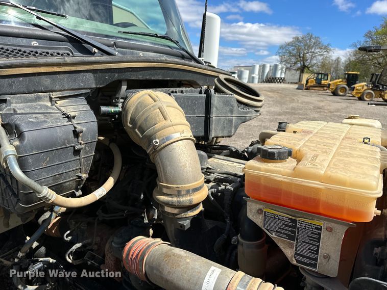 image for item OM9362 2020 Peterbilt  567 dump truck