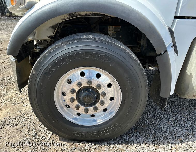 image for item OM9362 2020 Peterbilt  567 dump truck