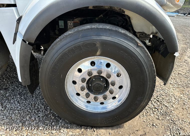 image for item OM9362 2020 Peterbilt  567 dump truck