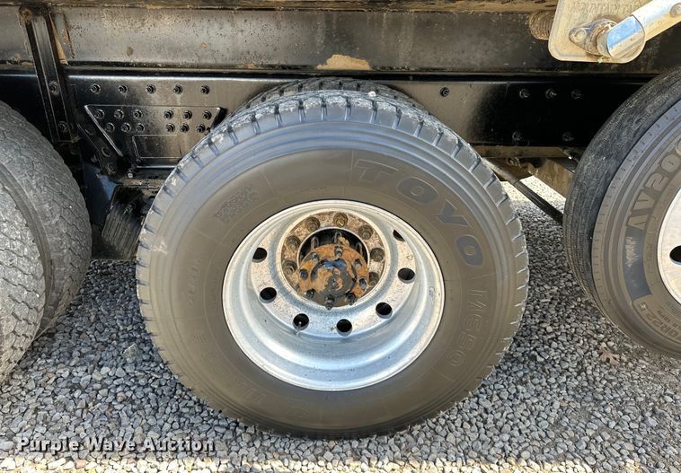 image for item OM9362 2020 Peterbilt  567 dump truck