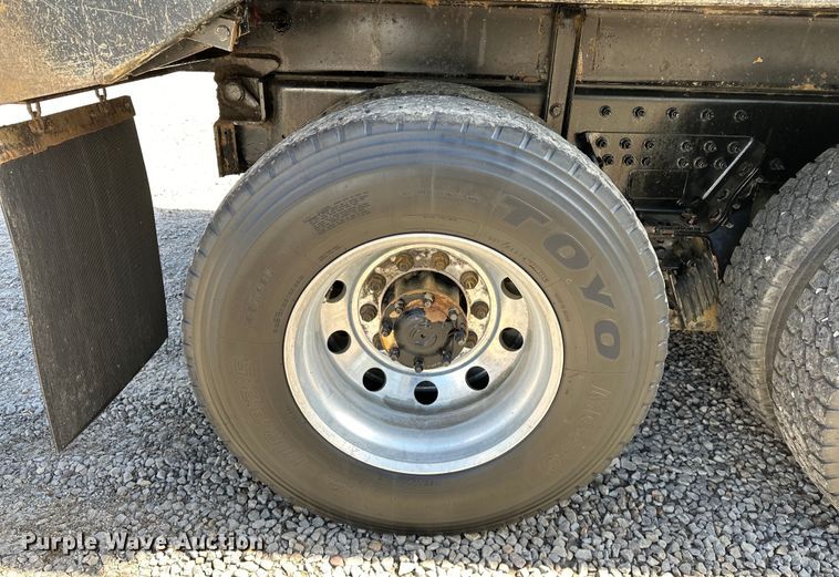 image for item OM9362 2020 Peterbilt  567 dump truck