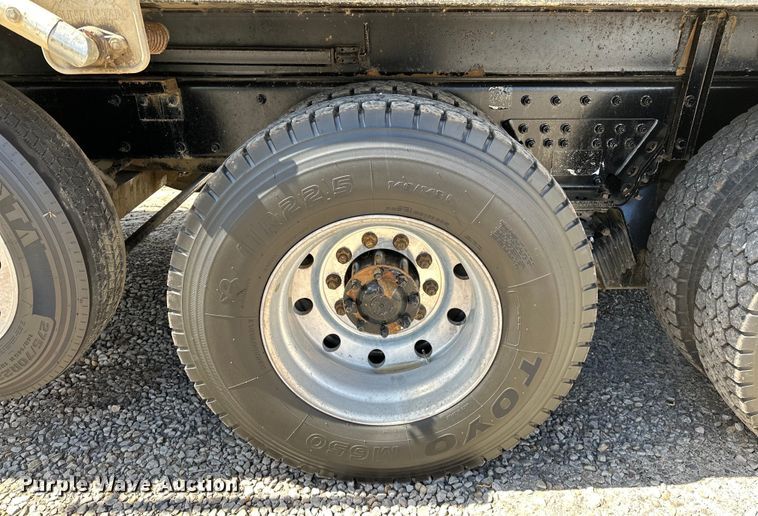 image for item OM9362 2020 Peterbilt  567 dump truck