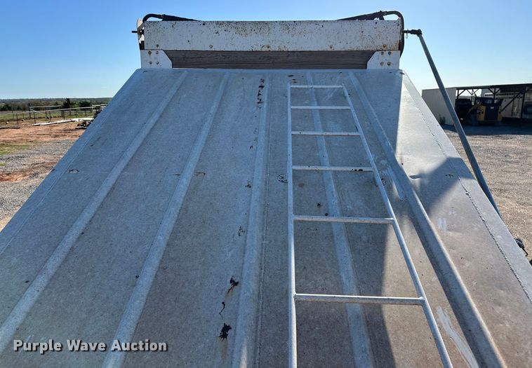 image for item OM9445 2004 CTS bottom dump trailer