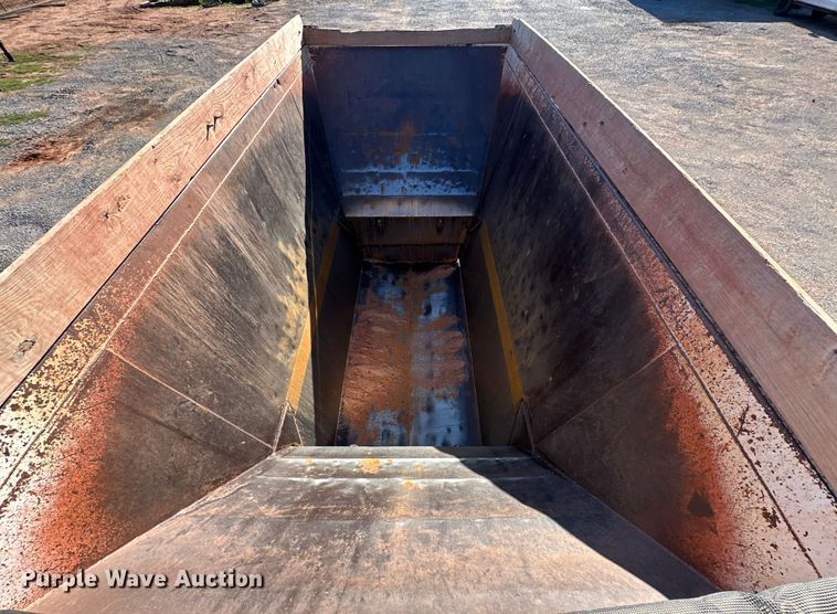 image for item OM9445 2004 CTS bottom dump trailer