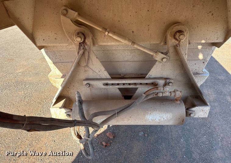 image for item OM9445 2004 CTS bottom dump trailer