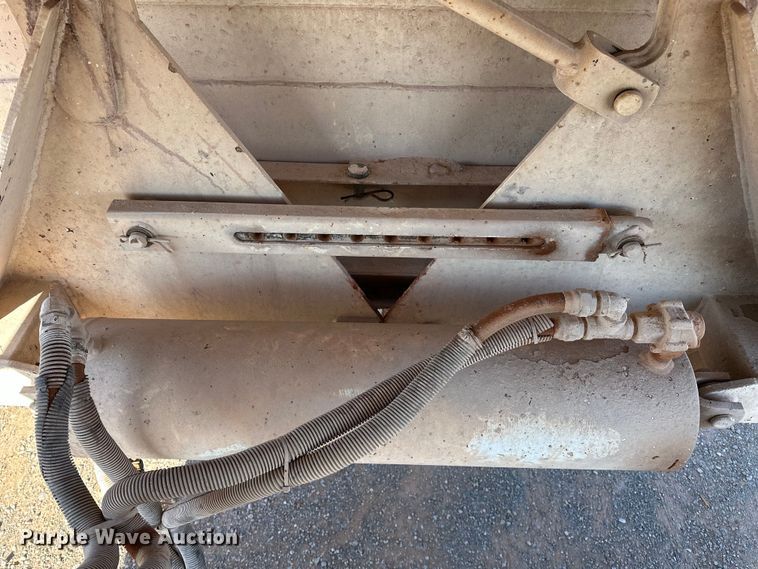 image for item OM9445 2004 CTS bottom dump trailer