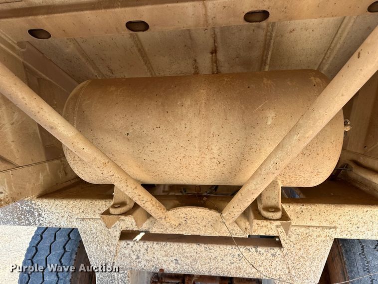 image for item OM9445 2004 CTS bottom dump trailer